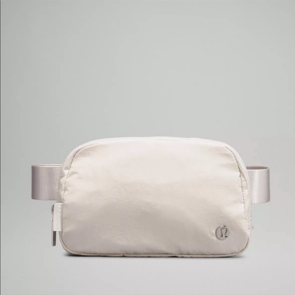 NWT EVERYWHERE BELT BAG